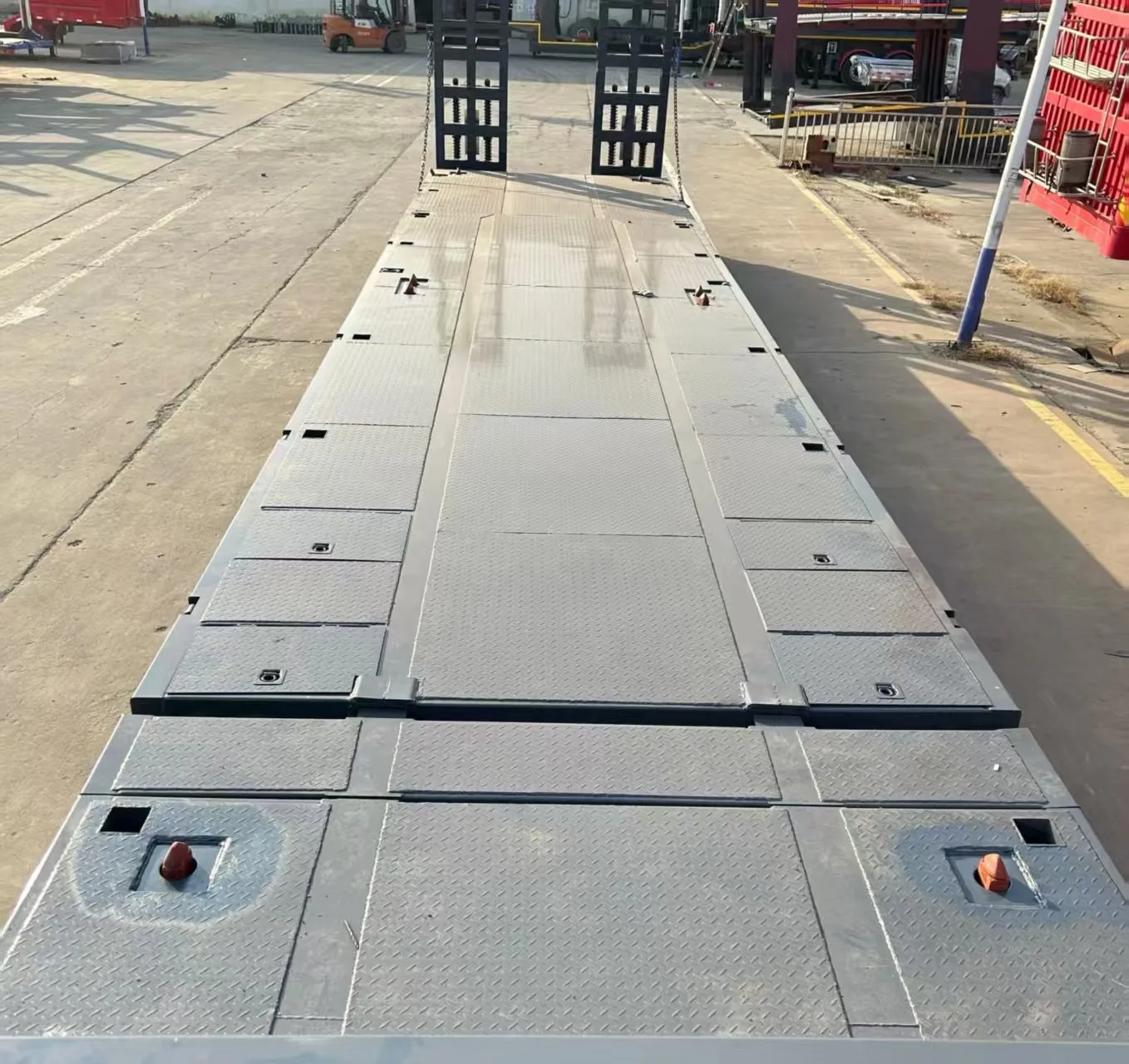 Low Bed Cargo Box Low Bed Cargo Box