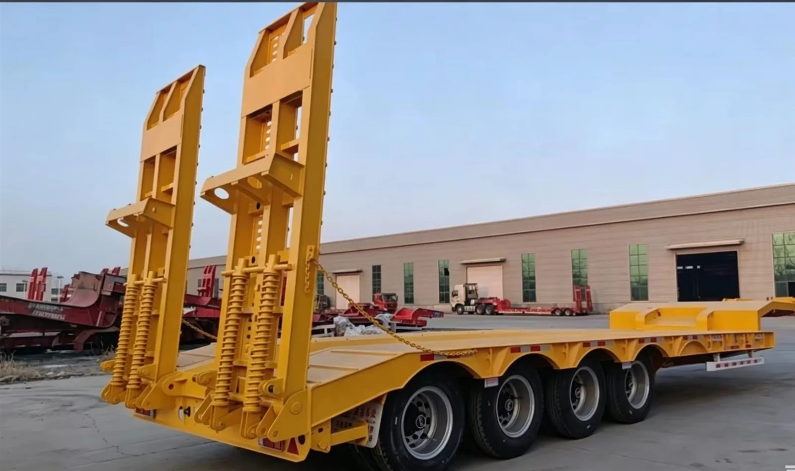 product-1600-948Lowbed Semi-trailer product-1600-948Lowbed Semi-trailer